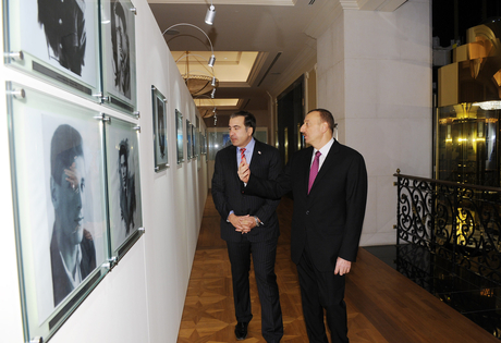 Georgian President visits Heydar Aliyev Foundation (PHOTO)