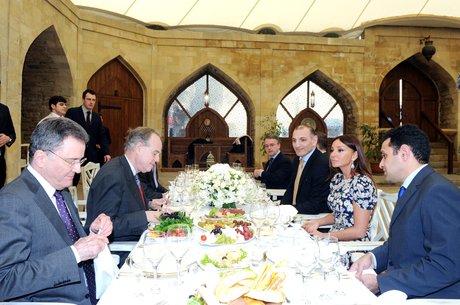 Azerbaijani first lady hosts dinner in honor of French Minister of Culture and Communication