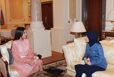 First Lady of Azerbaijan Mehriban Aliyeva received the prize "For Service to the Turkic world" (PHOTO)
