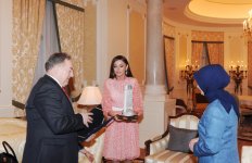 First Lady of Azerbaijan Mehriban Aliyeva received the prize "For Service to the Turkic world" (PHOTO)