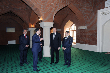 Azerbaijani President inspects Juma Mosque after major overhaul (PHOTO)