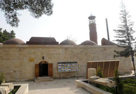 Azerbaijani President inspects Juma Mosque after major overhaul (PHOTO)