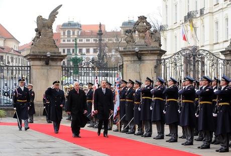 Azerbaijani President officially welcomed to Czech Republic (PHOTO)