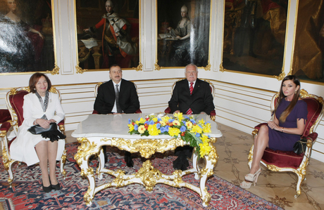 Azerbaijani, Czech presidents meet in private (PHOTO)