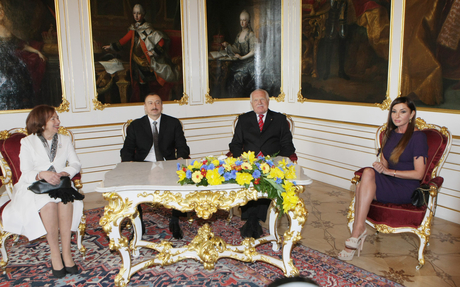 Azerbaijani, Czech presidents meet in private (PHOTO)