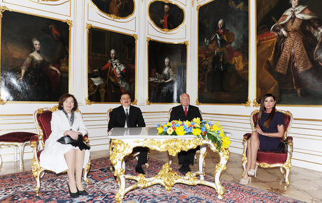 Azerbaijani, Czech presidents meet in private (PHOTO)