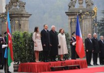 Azerbaijani President officially welcomed to Czech Republic (PHOTO)