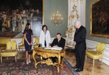 Azerbaijani President officially welcomed to Czech Republic (PHOTO)