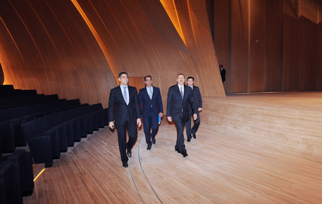 Azerbaijani President inspects construction progress in Heydar Aliyev Center (PHOTO)