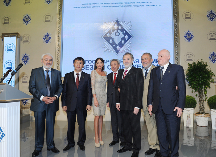 “Stars of the Commonwealth" award presented to First Lady of Azerbaijan in Moscow (PHOTO)