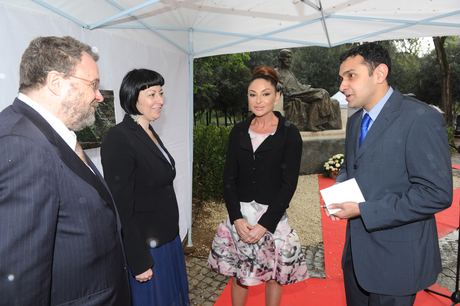 Mehriban Aliyeva unveils monument to great poet Nizami Ganjavi in Rome (PHOTO)