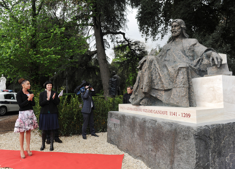 Mehriban Aliyeva unveils monument to great poet Nizami Ganjavi in Rome (PHOTO)