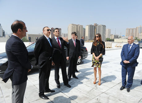 President Ilham Aliyev and his spouse inspects construction work at several places in Baku (PHOTO)
