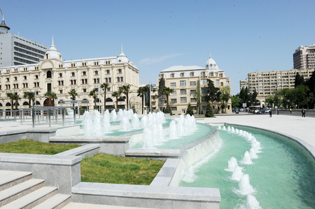 President Ilham Aliyev and his spouse inspects construction work at several places in Baku (PHOTO)