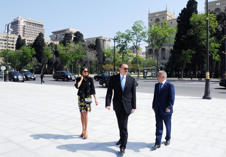 President Ilham Aliyev and his spouse inspects construction work at several places in Baku (PHOTO)