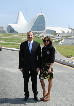 President Ilham Aliyev and his spouse inspects construction work at several places in Baku (PHOTO)