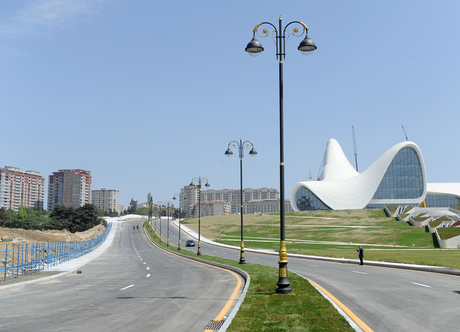 President Ilham Aliyev and his spouse inspects construction work at several places in Baku (PHOTO)