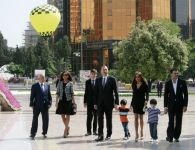 Azerbaijani President and his spouse attend Flower Festival in Baku (PHOTO)