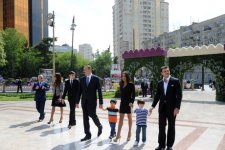 Azerbaijani President and his spouse attend Flower Festival in Baku (PHOTO)