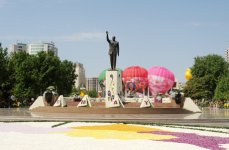 Azerbaijani President and his spouse attend Flower Festival in Baku (PHOTO)