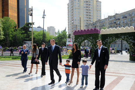Azerbaijani President and his spouse attend Flower Festival in Baku (PHOTO)
