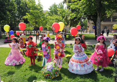 Azerbaijani President and his spouse attend Flower Festival in Baku (PHOTO)