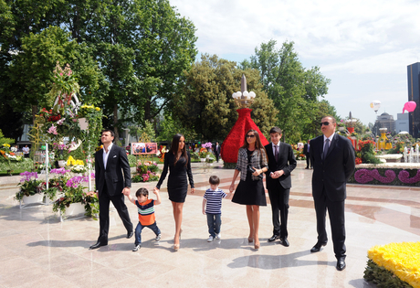 Azerbaijani President and his spouse attend Flower Festival in Baku (PHOTO)