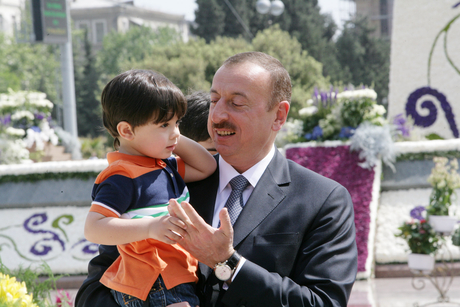 Azerbaijani President and his spouse attend Flower Festival in Baku (PHOTO)
