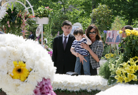 Azerbaijani President and his spouse attend Flower Festival in Baku (PHOTO)