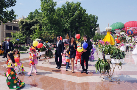 Azerbaijani President and his spouse attend Flower Festival in Baku (PHOTO)