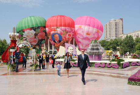 Azerbaijani President and his spouse attend Flower Festival in Baku (PHOTO)