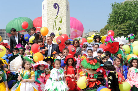 Azerbaijani President and his spouse attend Flower Festival in Baku (PHOTO)