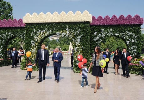Azerbaijani President and his spouse attend Flower Festival in Baku (PHOTO)