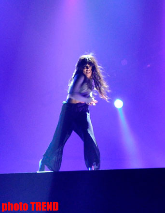 Swedish Eurovision 2012 contestant performs at Baku Crystal Hall stage (PHOTO)