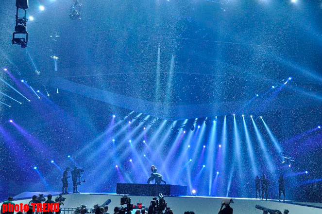 Swedish Eurovision 2012 contestant performs at Baku Crystal Hall stage (PHOTO)