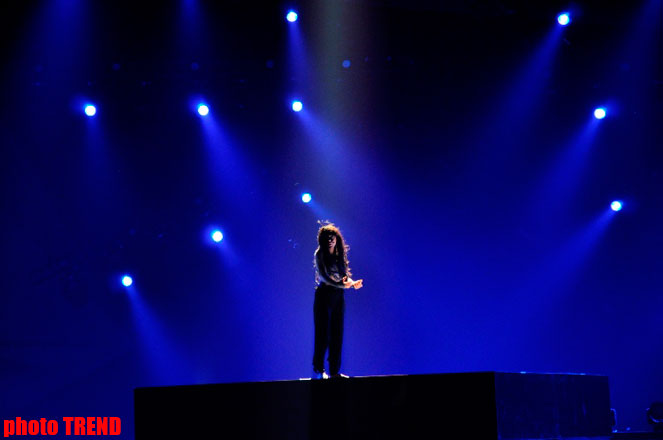 Swedish Eurovision 2012 contestant performs at Baku Crystal Hall stage (PHOTO)
