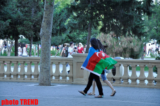 Thousands of people in Baku to watch Eurovision 2012 grand final at National Seaside Park (PHOTO)