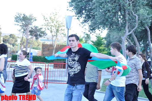 Thousands of people in Baku to watch Eurovision 2012 grand final at National Seaside Park (PHOTO)
