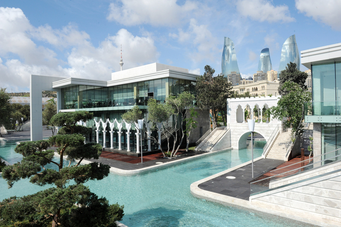 Azerbaijani President attends opening of “Small Venetian town” at Seaside National Park (PHOTO)