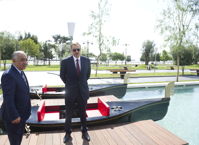 Azerbaijani President attends opening of “Small Venetian town” at Seaside National Park (PHOTO)