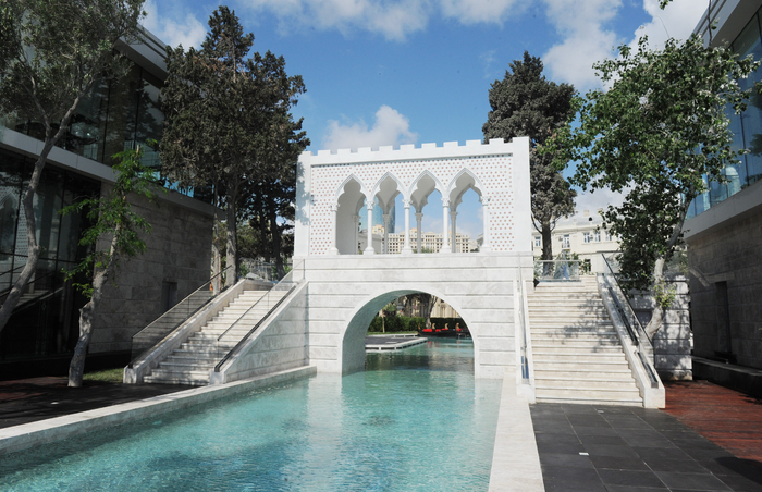 Azerbaijani President attends opening of “Small Venetian town” at Seaside National Park (PHOTO)