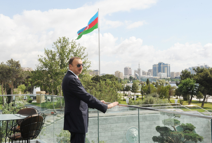 Azerbaijani President attends opening of “Small Venetian town” at Seaside National Park (PHOTO)