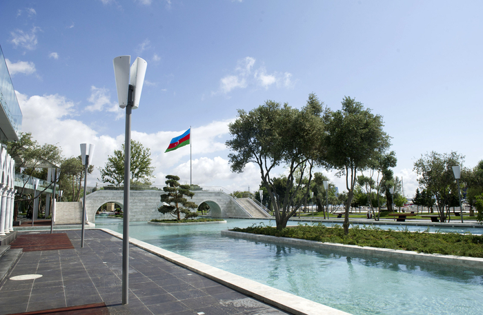 Azerbaijani President attends opening of “Small Venetian town” at Seaside National Park (PHOTO)