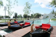 Azerbaijani President attends opening of “Small Venetian town” at Seaside National Park (PHOTO)