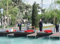 Azerbaijani President attends opening of “Small Venetian town” at Seaside National Park (PHOTO)