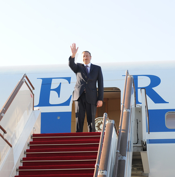 Azerbaijani President arrives in Turkey (PHOTO)