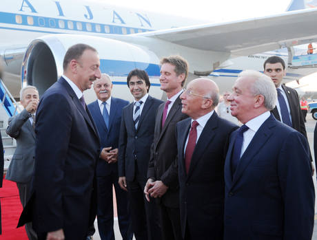Azerbaijani President arrives in Turkey (PHOTO)