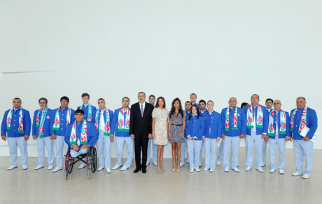 Azerbaijani President and his spouse attend seeing off ceremony of Olympic athletes (PHOTO)