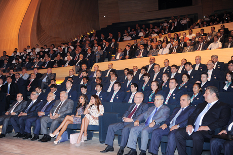 Azerbaijani President and his spouse attend seeing off ceremony of Olympic athletes (PHOTO)