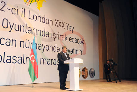 Azerbaijani President and his spouse attend seeing off ceremony of Olympic athletes (PHOTO)